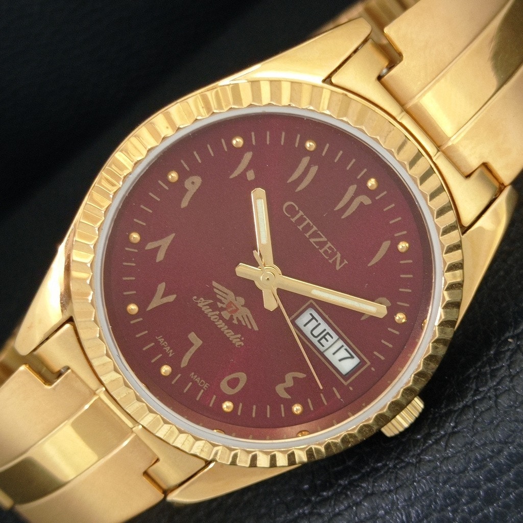 Vintage 1983 Citizen Automatic Mens Gold Watch WDaydate  Red Accents